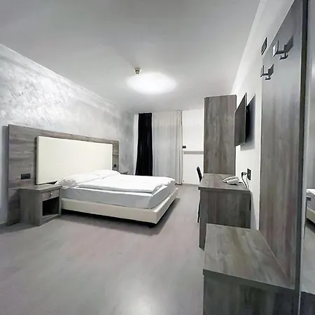 Otel De Nac 3*