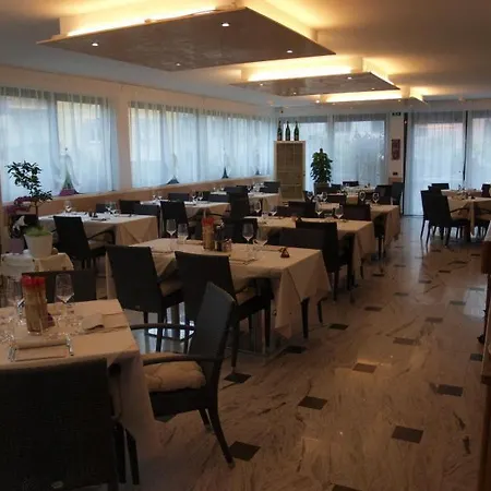 Otel De Nac 3*