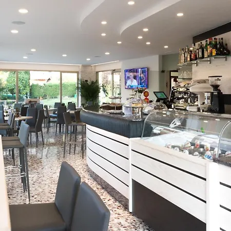 De Nac Otel Torbole Sul Garda