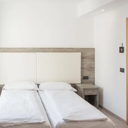 De Nac Otel Torbole Sul Garda